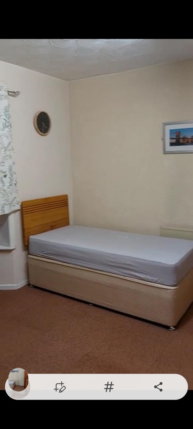 Spacious rooms, walking to town centre Main Photo