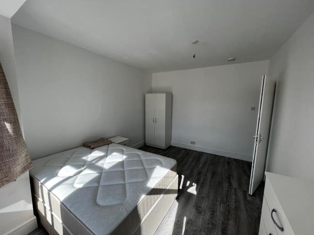 Large Double Room available in Southall. Main Photo