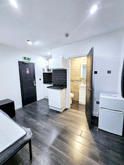 Refurbished: Studio: All Bills Included  Main Photo