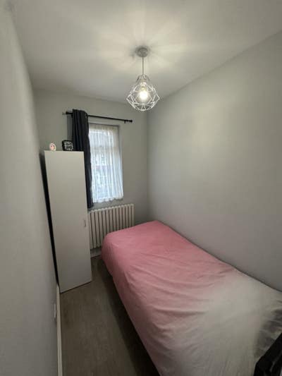 Single Room (Furnished & Bills included) Main Photo