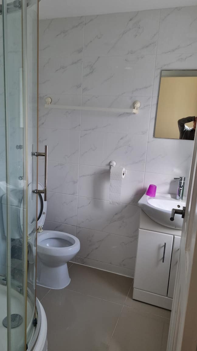 Single Room to Let -  Mon to Fri Main Photo
