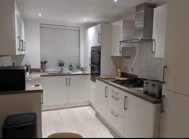 Large double room with en suite Main Photo