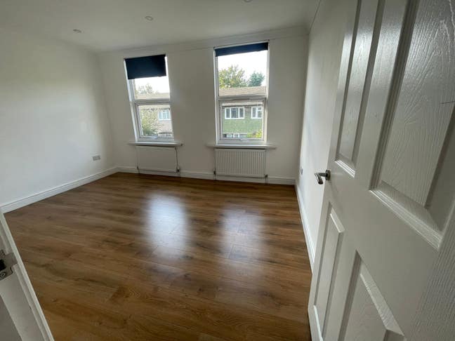 One Large Master Bedroom At Leytonstone. Main Photo