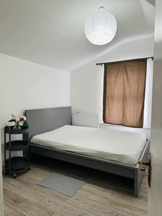 Double Room Close to Upton Park Station  Main Photo