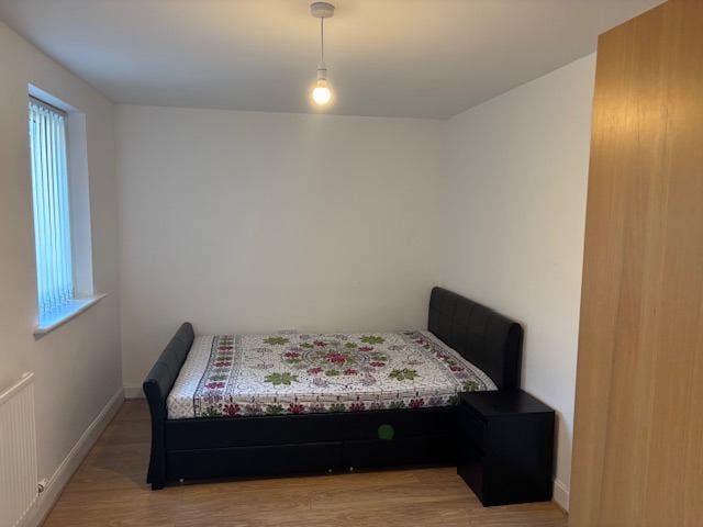 Double room available for single professionals  Main Photo