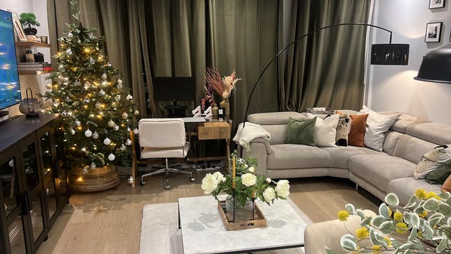 Double bedroom with en suite - recently furnished Main Photo