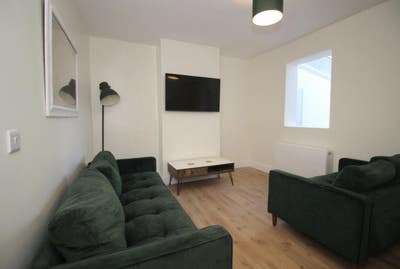 1 room available, Trowbridge Main Photo