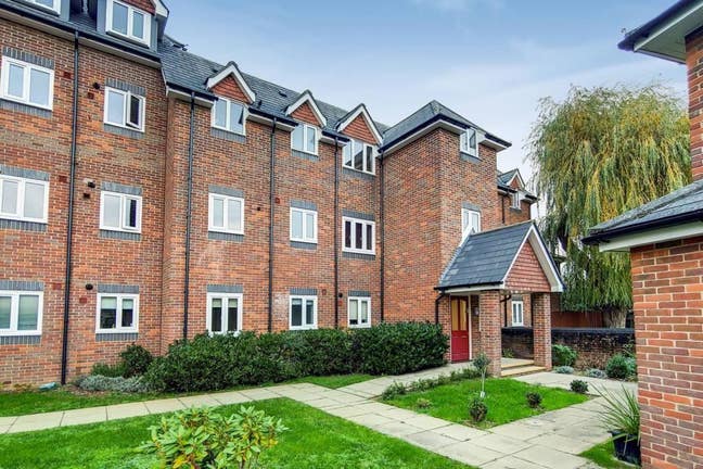 Central Wimbledon Apartment  Main Photo