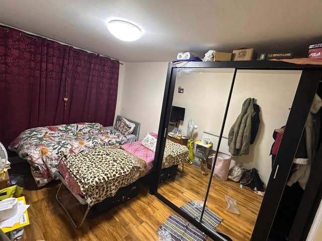 1 shared ensuite room available for female  Main Photo