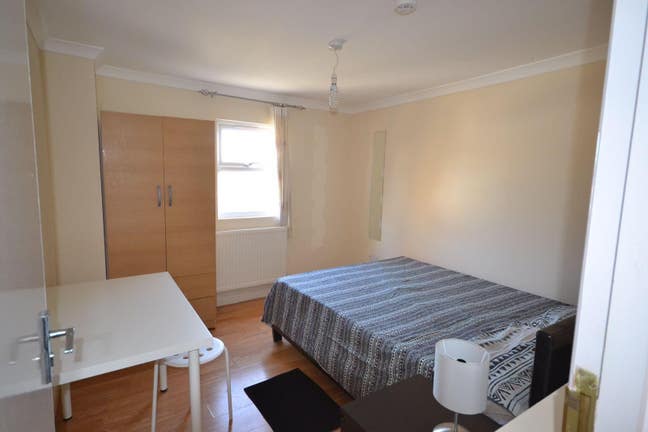 Lovely room in Stratford  Main Photo