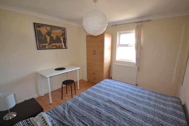 Lovely double bedroom 10 minutes from Stratford  Main Photo