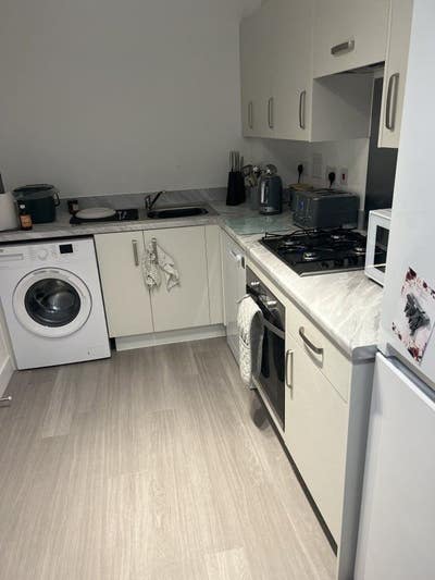 Double  bedroom available Main Photo