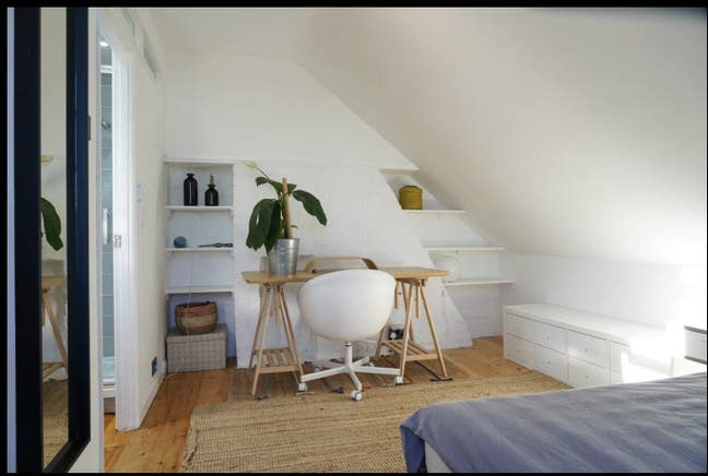 Large attic room with ensuite Main Photo