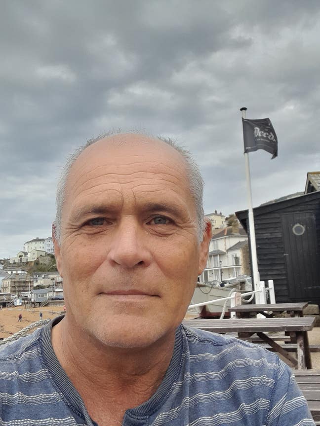 I am a professional male aged 59. Home Workin... Main Photo