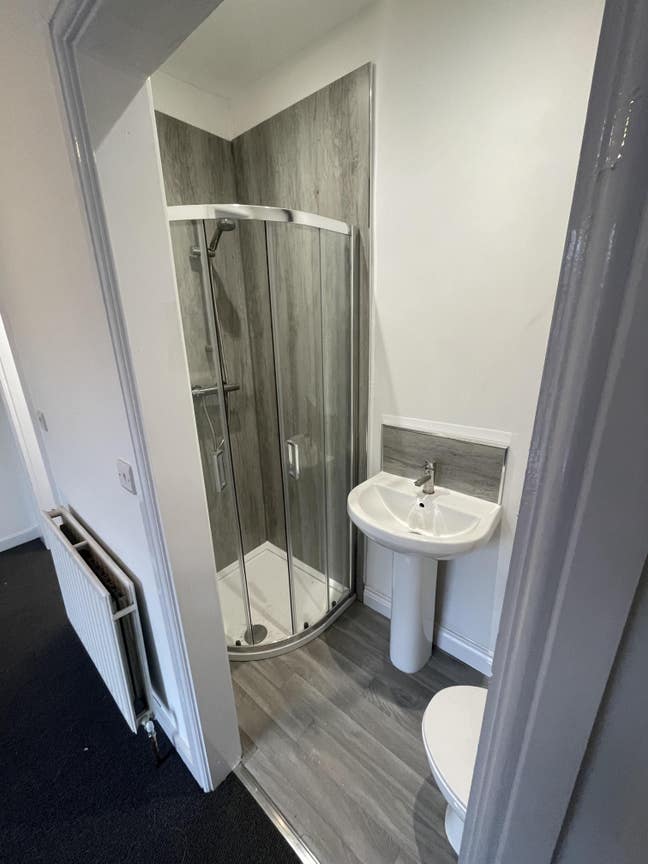 Newly refurbished house available NOW Main Photo