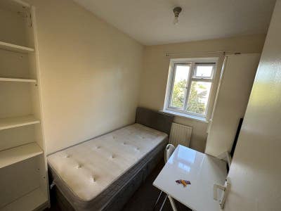 BECKTON|Single Room |Nice Street\House Main Photo