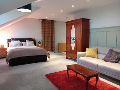 Large double en-suite, private access, parking.  Main Photo