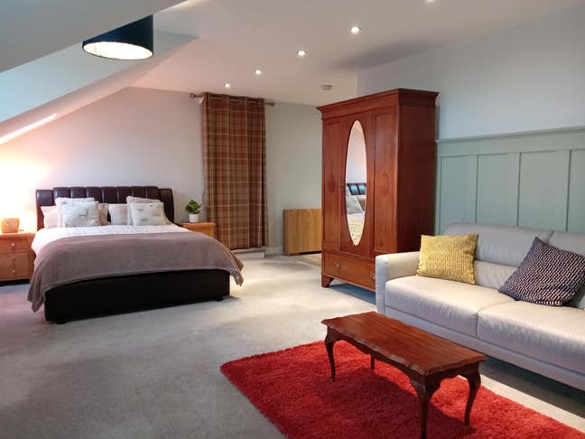 Large double en-suite, private access, parking.  Main Photo