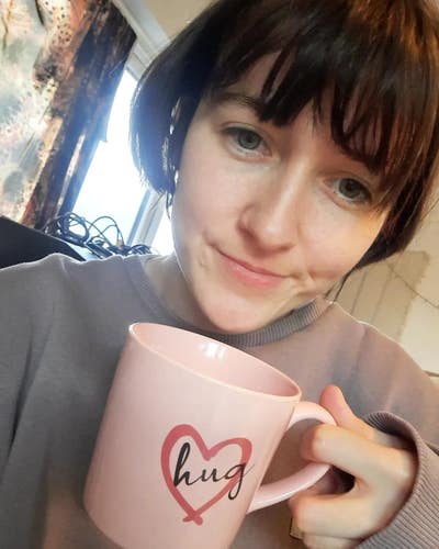 Female seeks a double room Main Photo