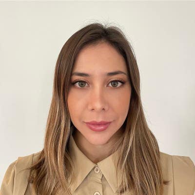Professional Female seeks a double room Main Photo