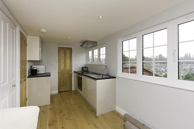 Self contained studio in Golders Green, NW11 Main Photo