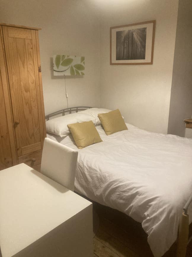 Double room near Glasgows West End Main Photo
