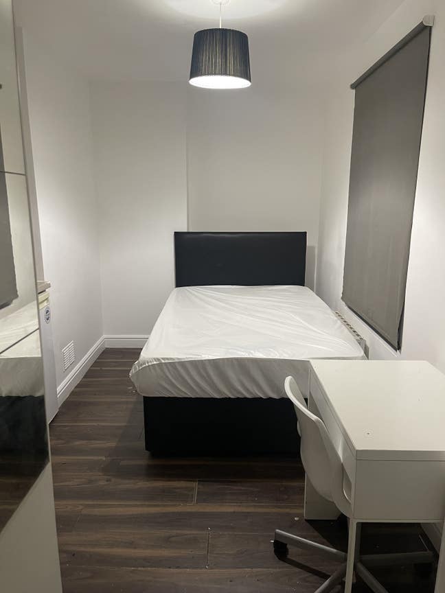  Double  En-Suite  -  Burlington  Rd  -  CV2 Main Photo