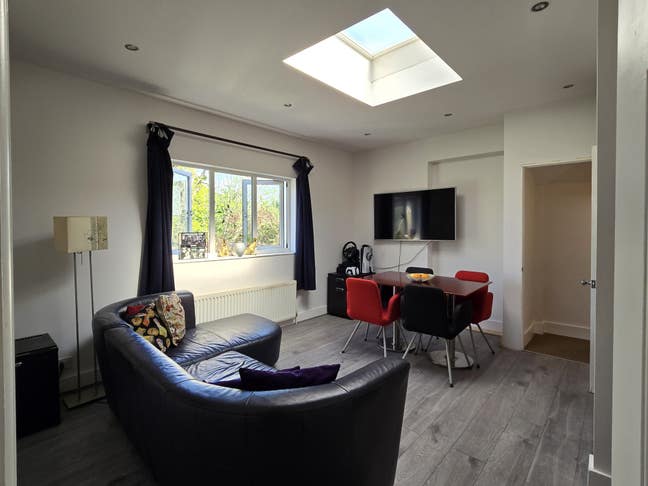One bedroom Flat & a study in Ealing Broadway Main Photo