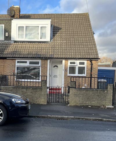 Three rooms in three bedroom bungalow Main Photo