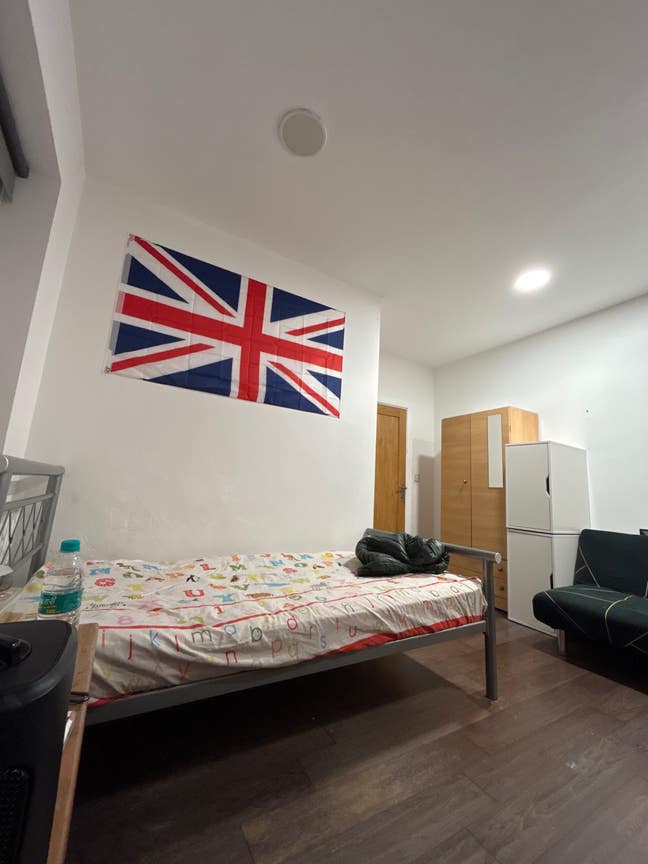 Double room available for sharing with one person! Main Photo