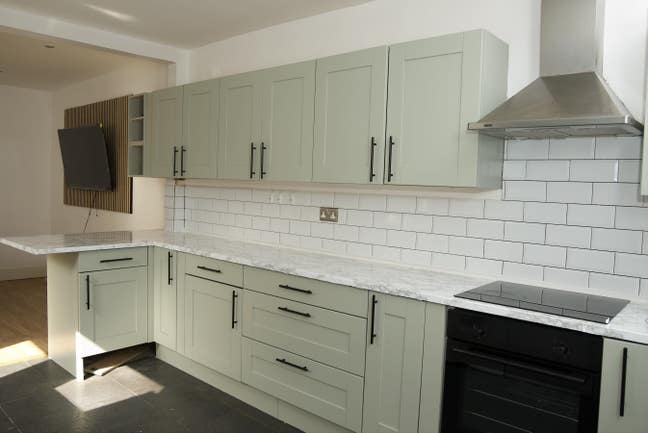 3 Luxury Ensuite Rooms in All-Ensuite House Main Photo