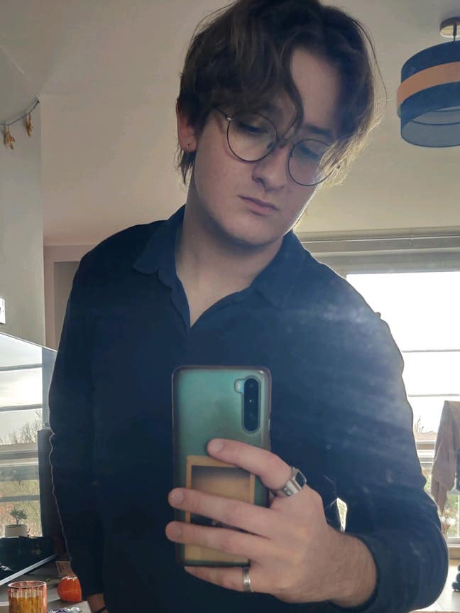 I am a professional male aged 26. I am lookin... Main Photo