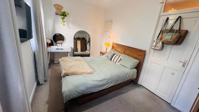 Cosy Double Bedroom In 2 bed Flat Main Photo
