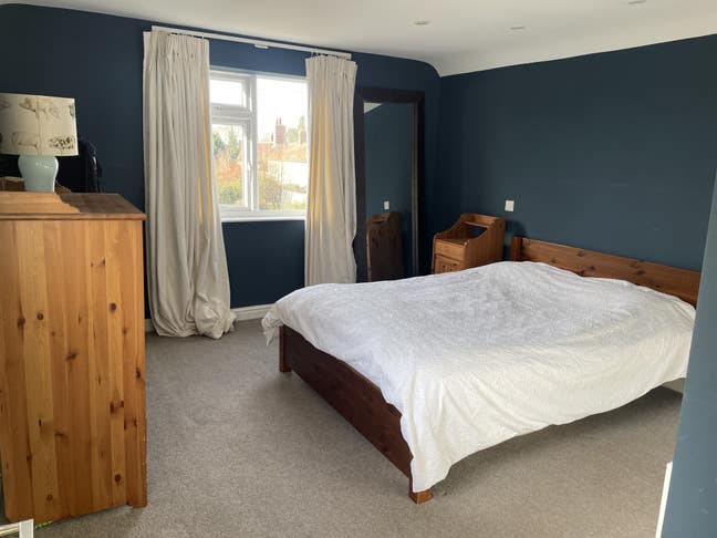 Very large lovely double with en-suite  Main Photo