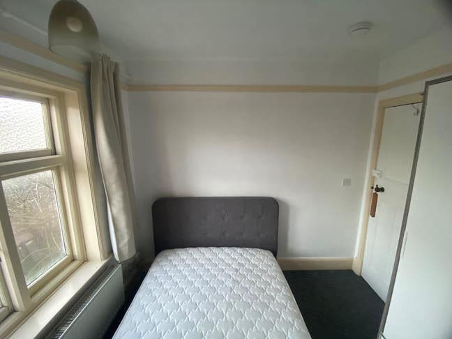 Double room Milton Road close to town & ammenties Main Photo