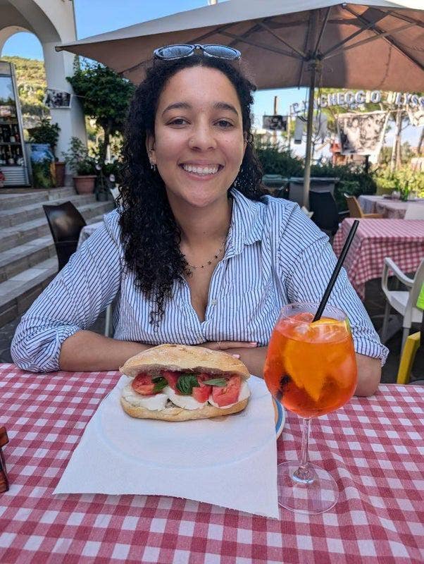 Looking for a social flatshare in London 🩷 Main Photo