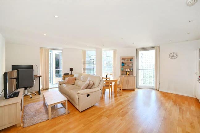 Double Bed /Own Bathroom/Bills inc/Gym/Jacuzzi Main Photo