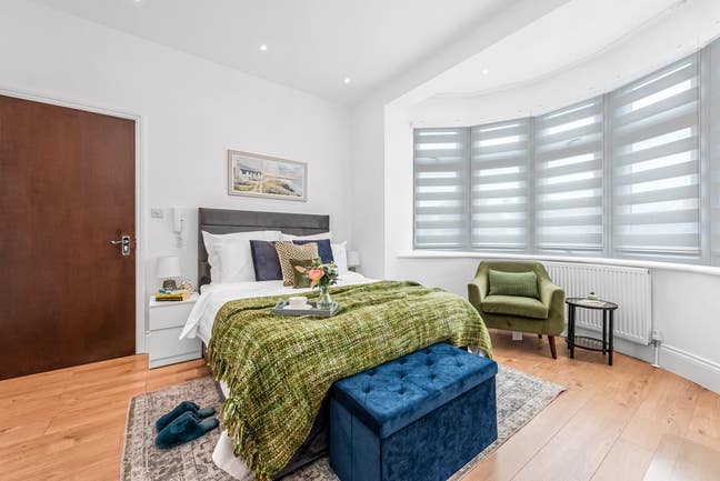 Large HMO Ensuite Room London Main Photo