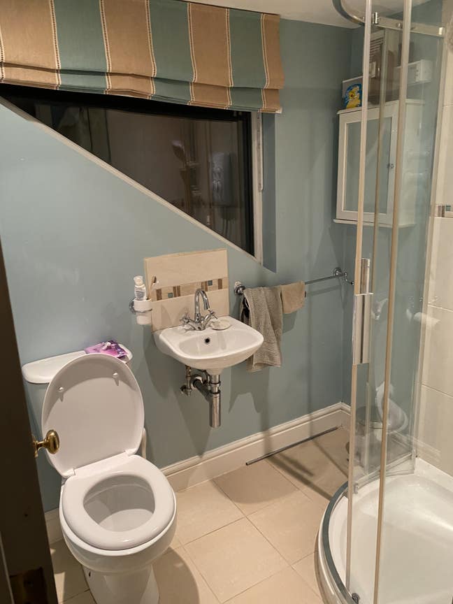 Private attic en suite Main Photo