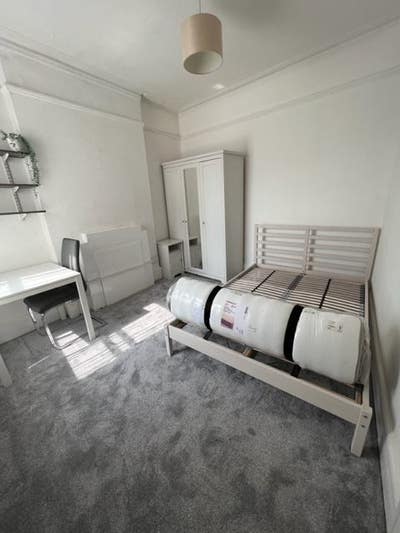 Fantastic double room - 3 min walk from Zone2 Tube Main Photo