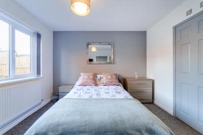 Double en suite 15 Mins from Hospital + parking Main Photo