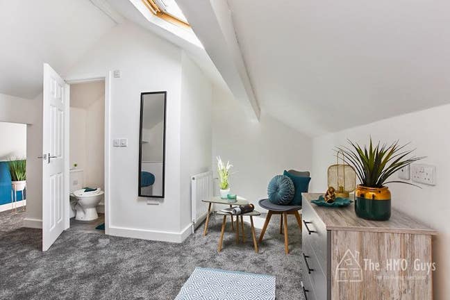 Beautiful EnSuite Rooms - Designer Home Main Photo