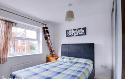  A single and Double  room near Lister hospital Main Photo