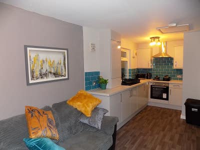 Rooms Available in the Park - All inc of Bills Main Photo