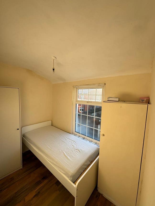 Low Deposit Option! - Single Room in Bootle ! Main Photo