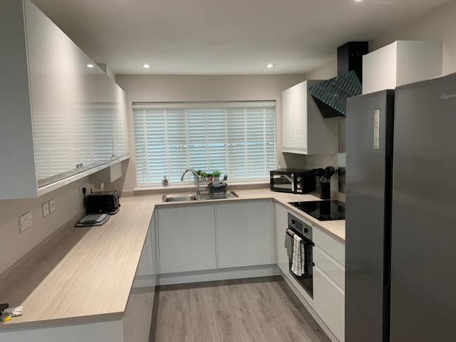 Luxury 6-Bed HMO in Bracknell – Fully Furn Main Photo