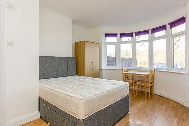 Studio Flat opposite Gladstone Park, NW10 Main Photo