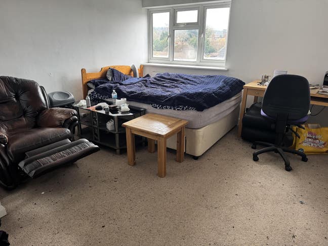 Very large room and massive kitchen Main Photo