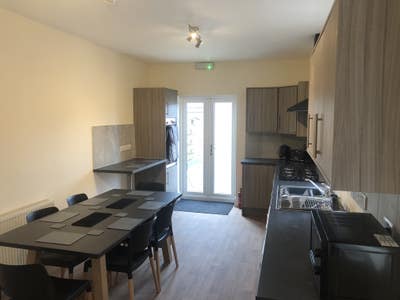 En-Suite Double Bedroom- Falsgrave Area Main Photo