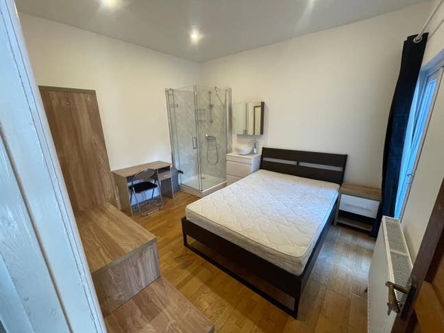 Large Double Room En-Suite  - All Bills Included Main Photo